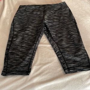 Zella Capri-Length workout leggings